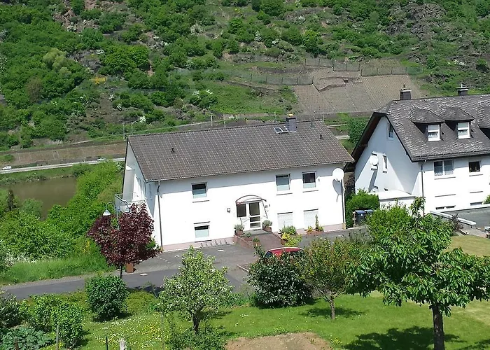 Haus Flora - Ferienwohnungen